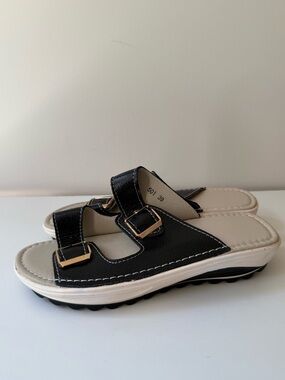 Kids Black Double-Buckle Slide Sandals
